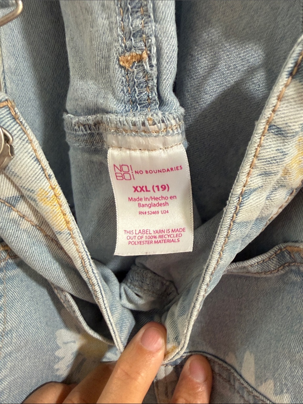 No Boundaries Light Blue Daisy Print Denim Short Overalls - Picture 3 of 4